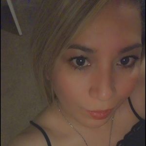 Meet your Posher, Elvia